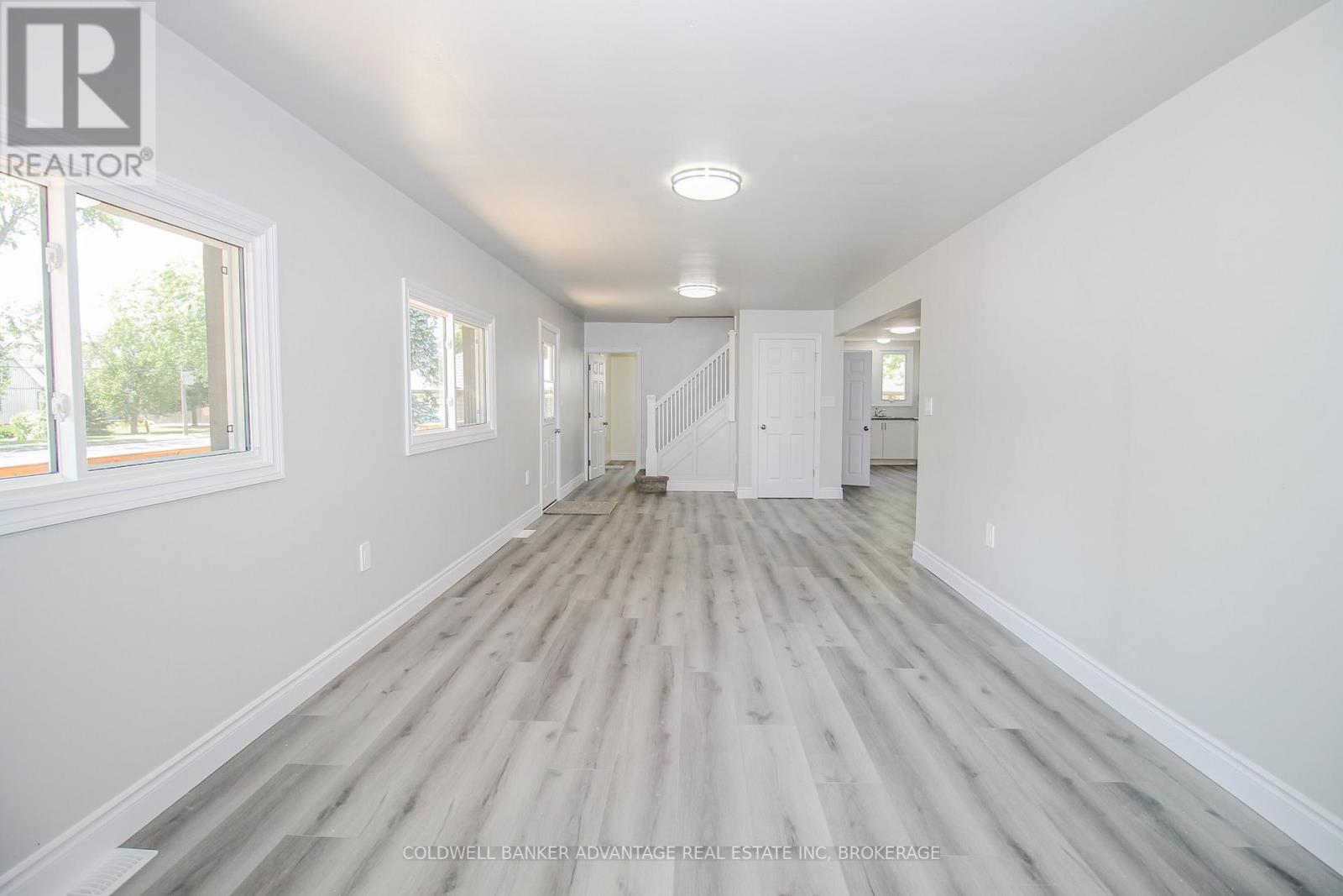 378 Thorold Road, Welland (N. Welland), Ontario  L3C 3W6 - Photo 10 - X12298963