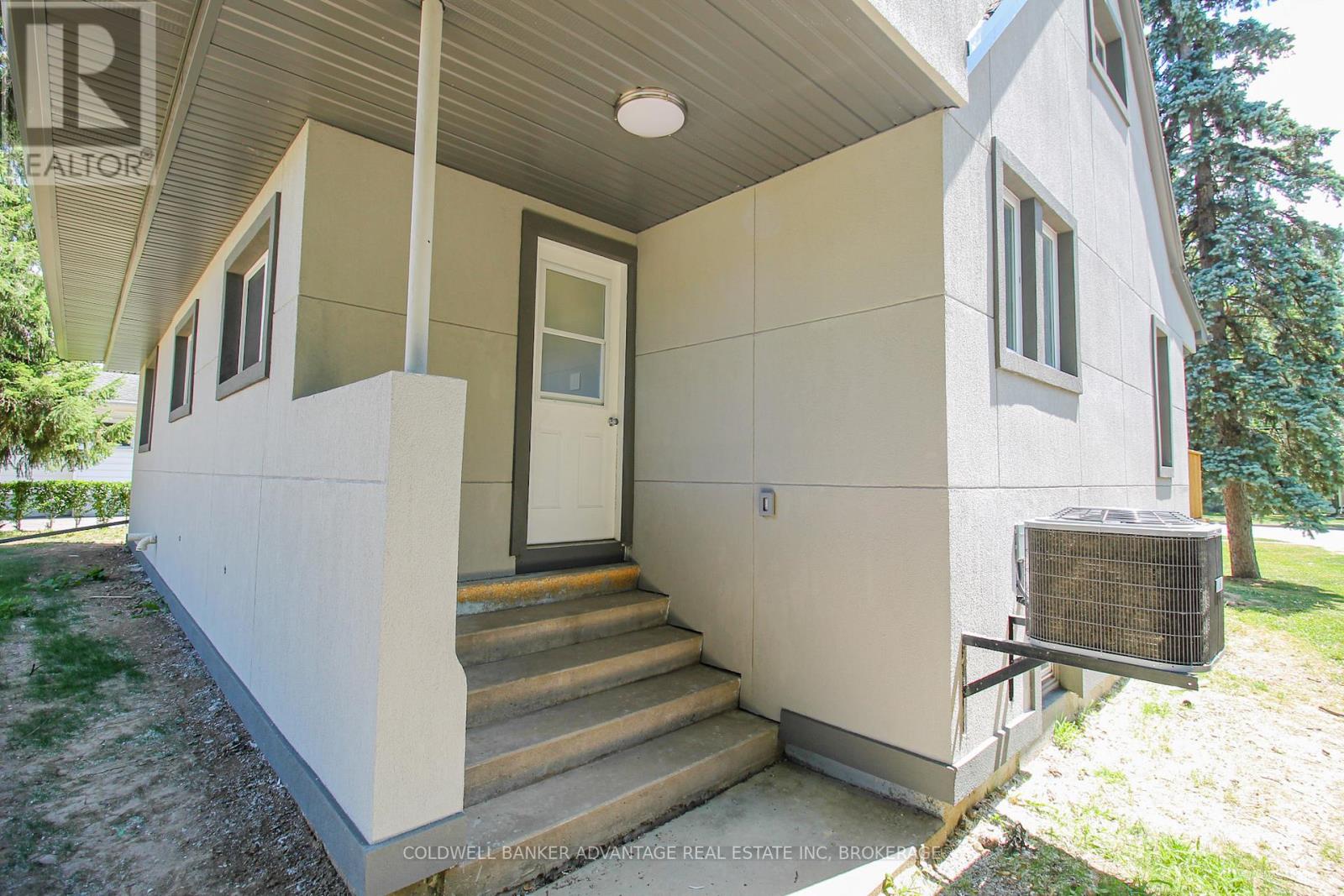 378 Thorold Road, Welland (N. Welland), Ontario  L3C 3W6 - Photo 32 - X12298963