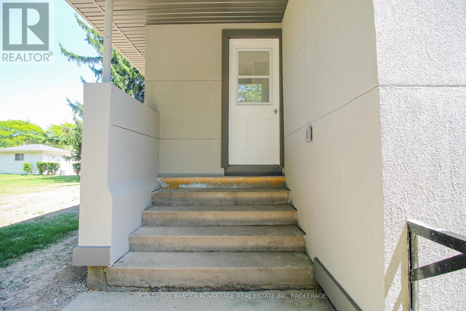 378 Thorold Road, Welland (N. Welland), Ontario  L3C 3W6 - Photo 33 - X12298963