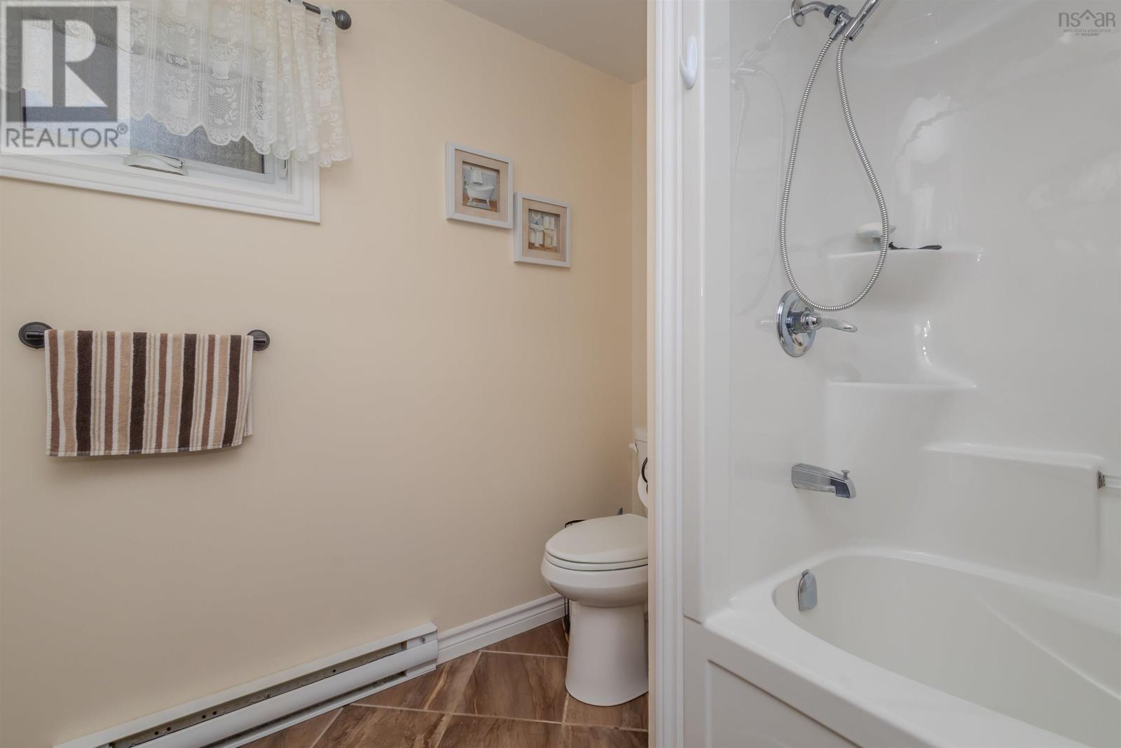 27 Erinmore Drive, Sydney, Nova Scotia  B1M 1A7 - Photo 12 - 202518283