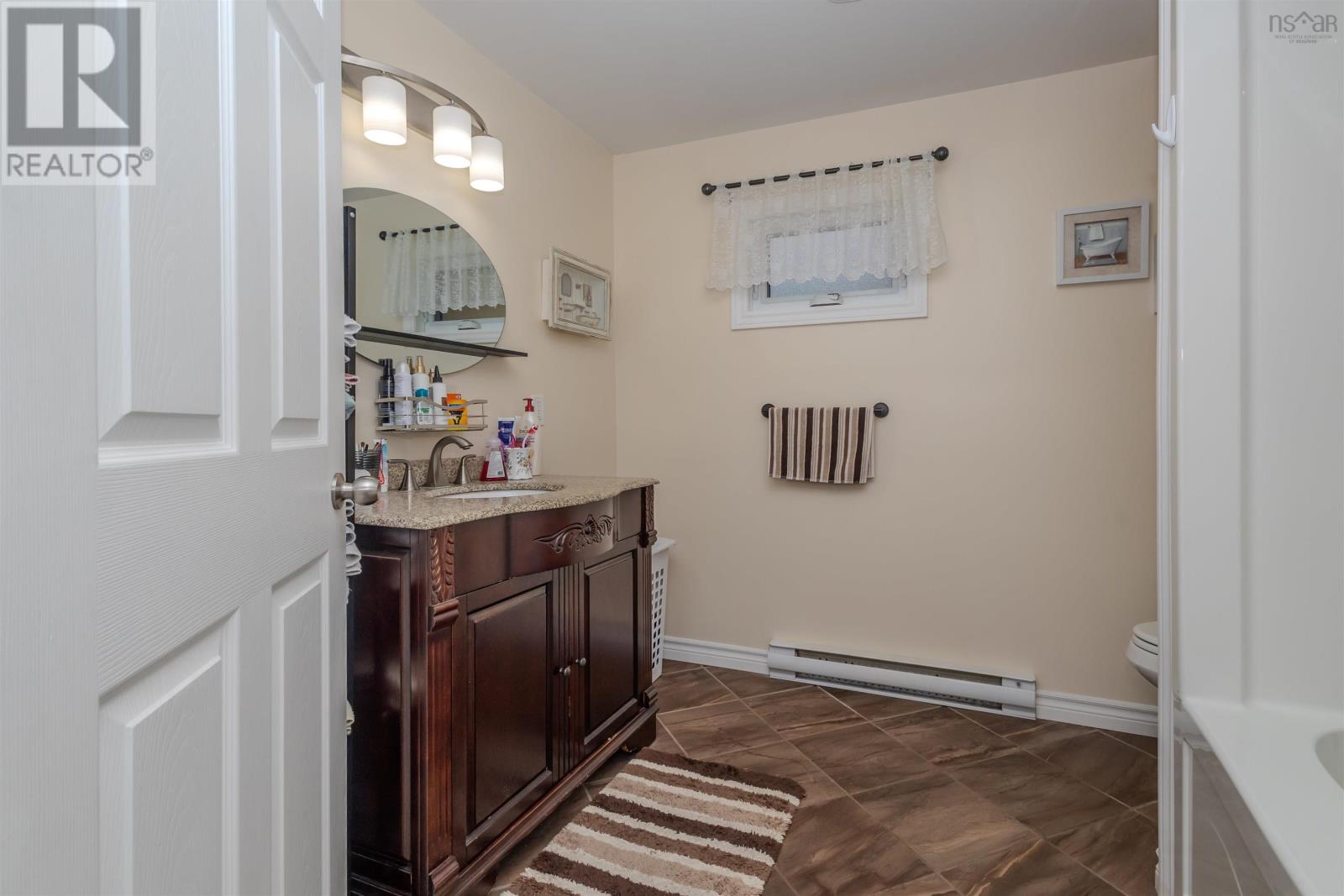 27 Erinmore Drive, Sydney, Nova Scotia  B1M 1A7 - Photo 13 - 202518283