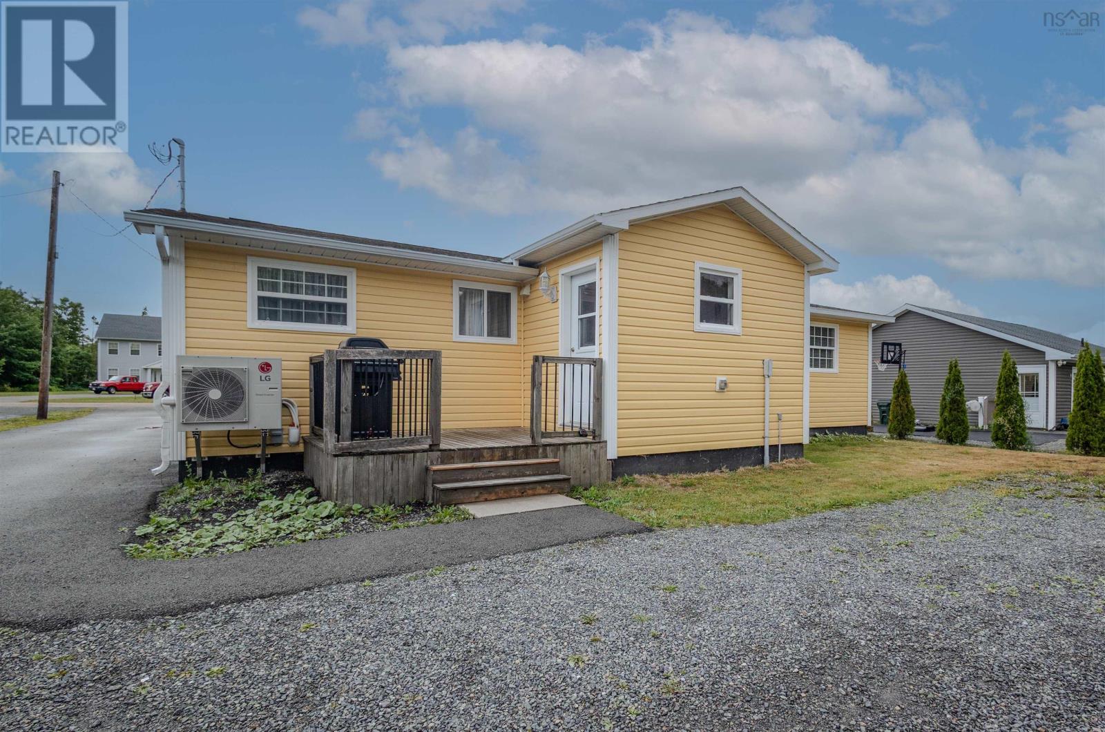 27 Erinmore Drive, Sydney, Nova Scotia  B1M 1A7 - Photo 2 - 202518283