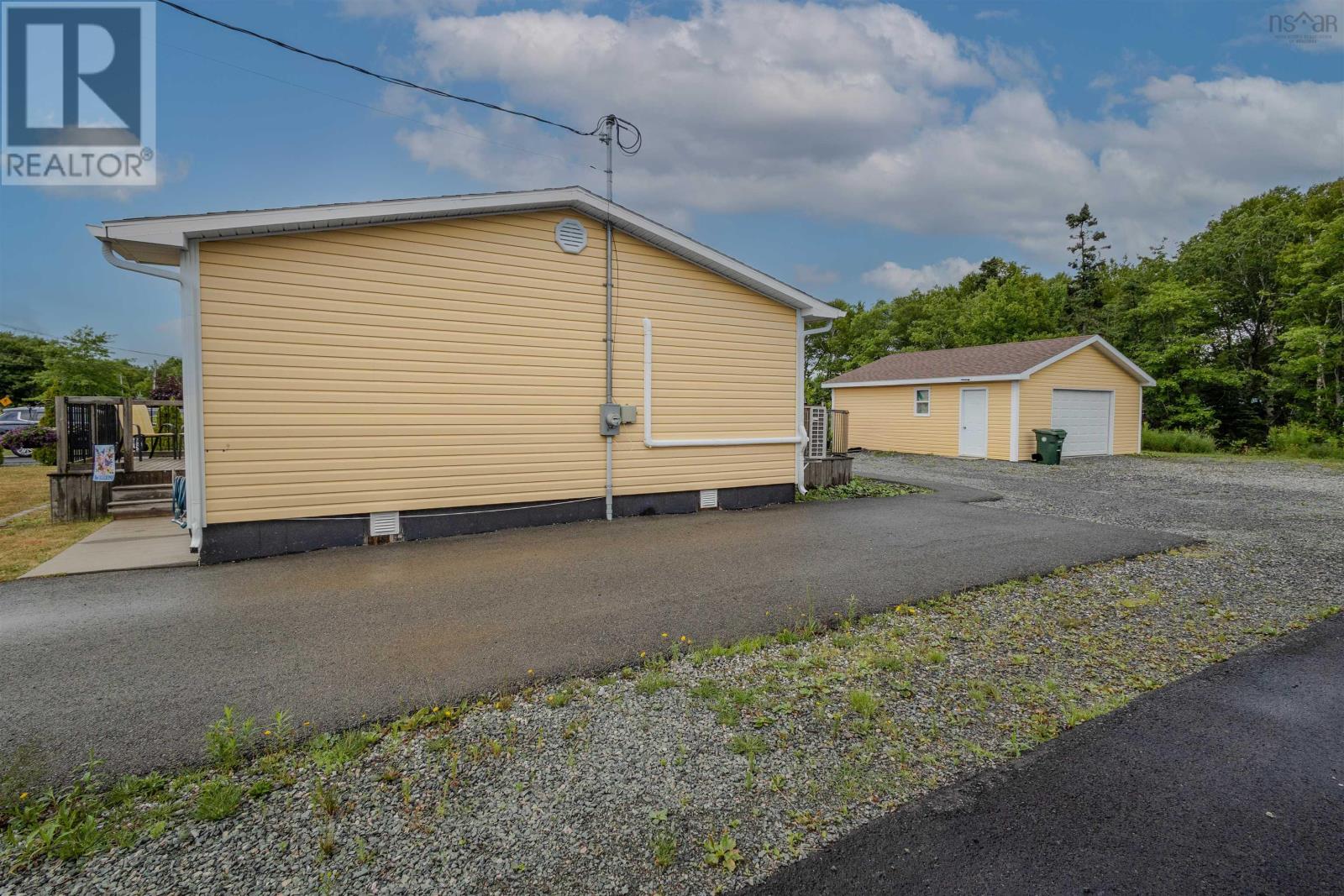 27 Erinmore Drive, Sydney, Nova Scotia  B1M 1A7 - Photo 3 - 202518283