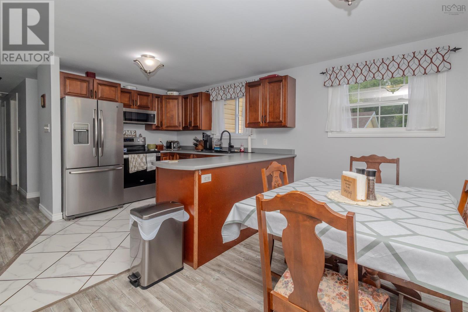 27 Erinmore Drive, Sydney, Nova Scotia  B1M 1A7 - Photo 5 - 202518283