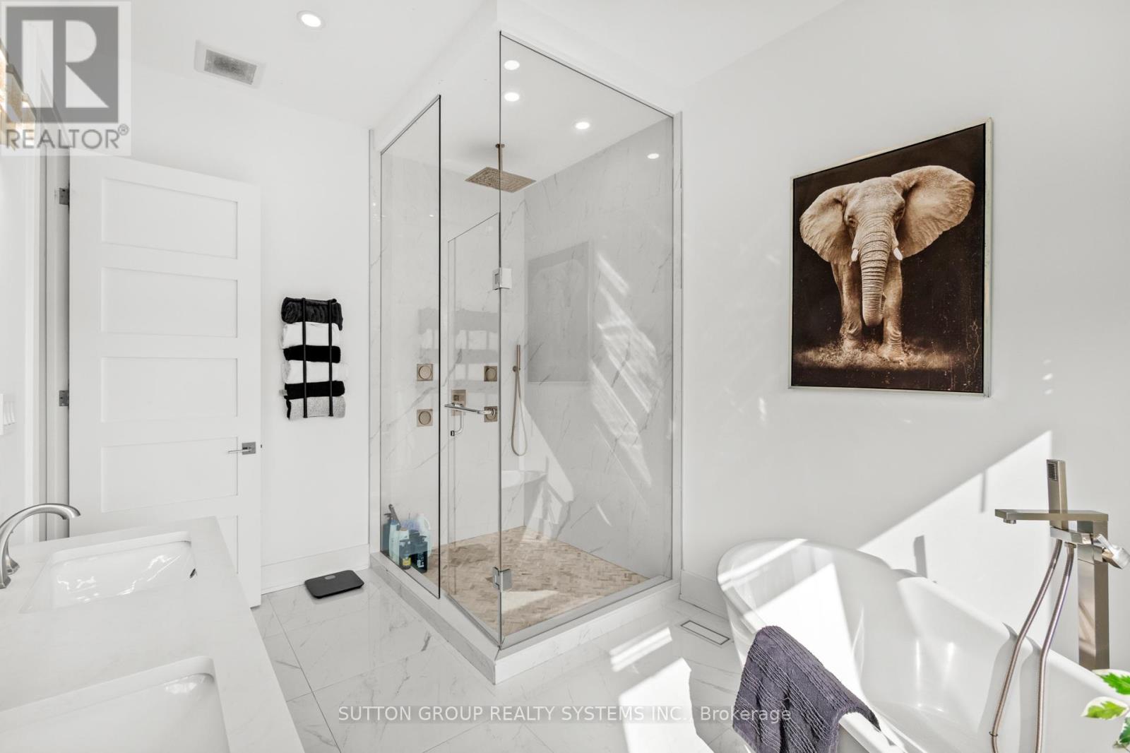 334 Third Line, Oakville, Ontario  L6L 4A4 - Photo 32 - W12296723