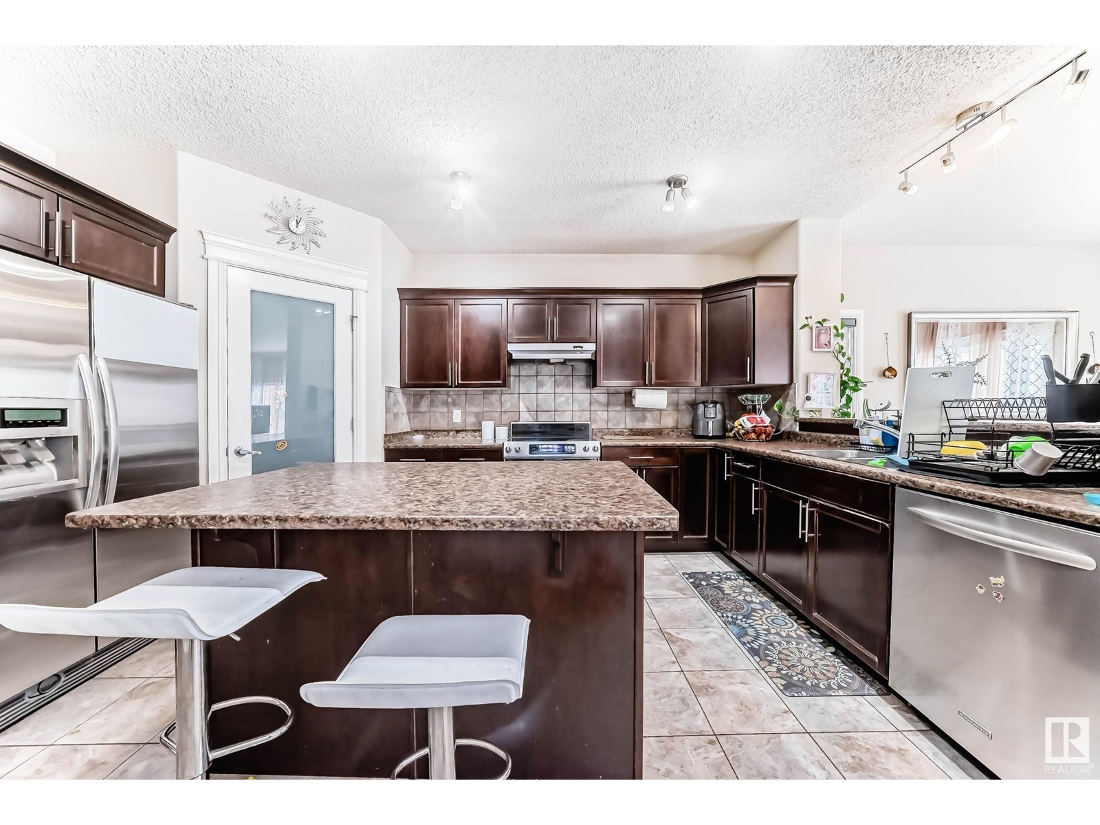 Property at 6159 12 AV SW image 3