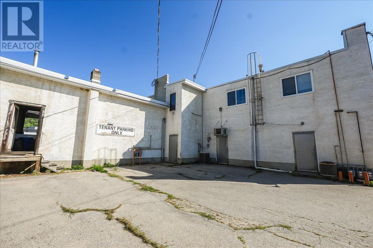 1967 Columbia Gardens Road, Fruitvale, British Columbia  V0G 1L0 - Photo 11 - 10349538