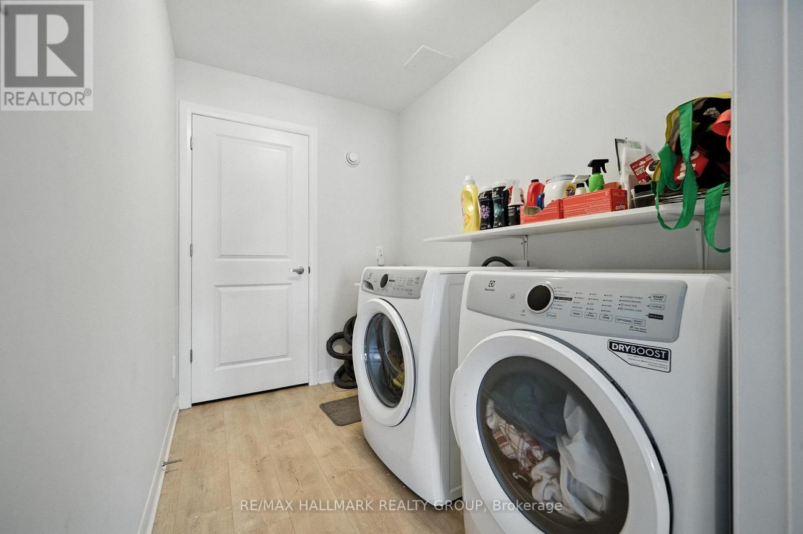 Property at 702 CONFLUENCE WALK image 5