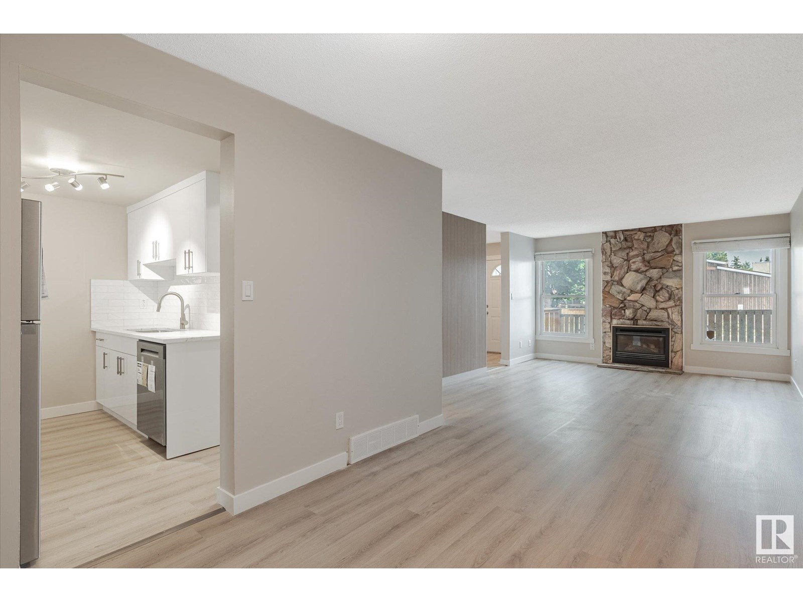 Property at 6512 184 ST NW image 5