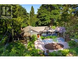 5168 Santa Clara Ave Cordova Bay
