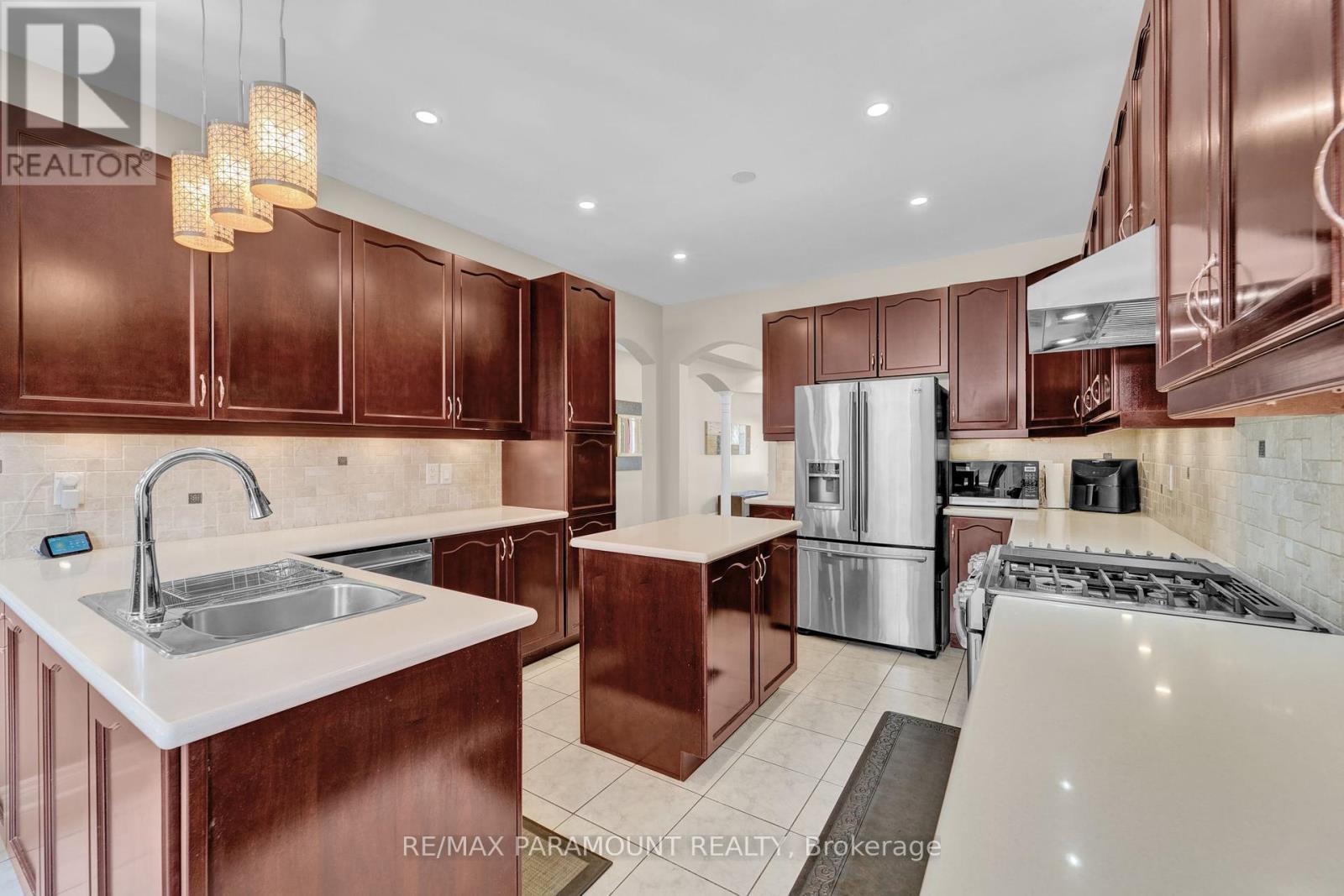 8 Eaglelanding Drive, Brampton, Ontario  L6P 2T7 - Photo 13 - W12299026