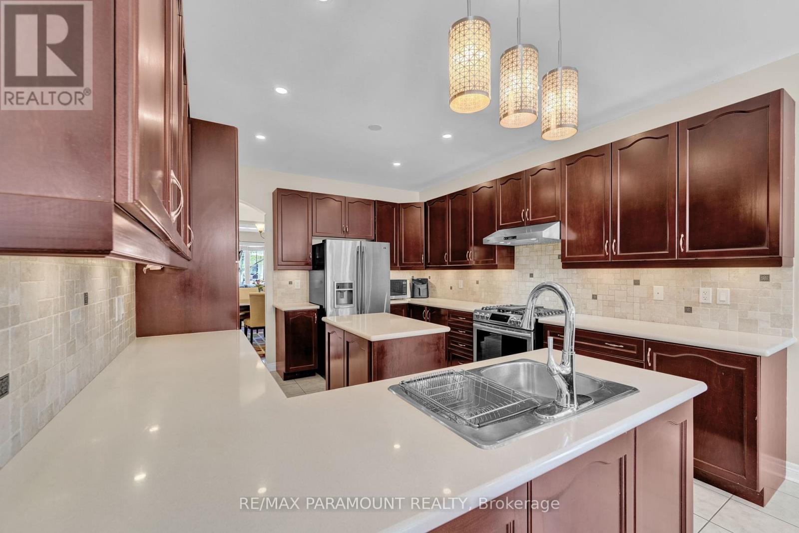 8 Eaglelanding Drive, Brampton, Ontario  L6P 2T7 - Photo 14 - W12299026