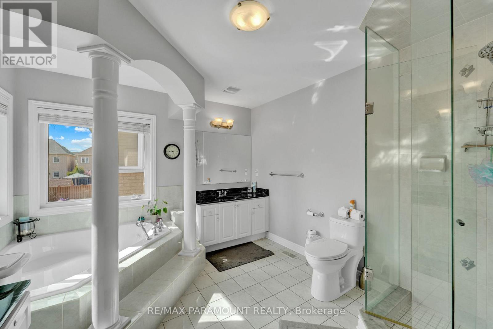 8 Eaglelanding Drive, Brampton, Ontario  L6P 2T7 - Photo 36 - W12299026