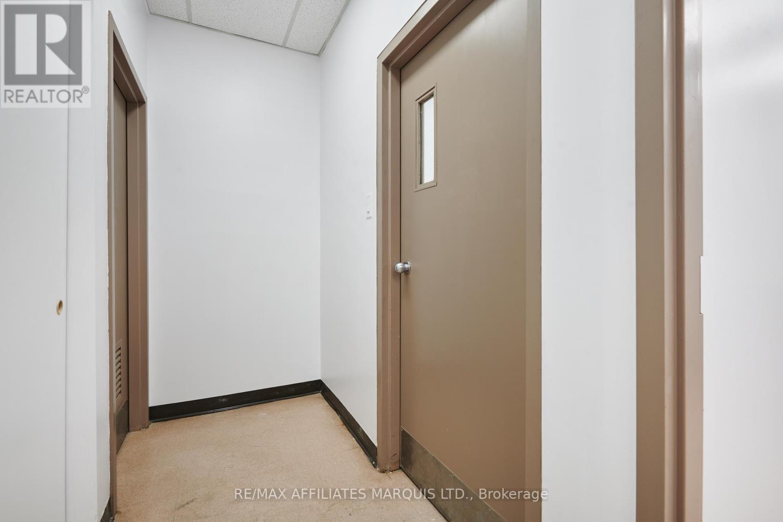 Upstairs/office Room 6 - 41 Second Street W, Cornwall, Ontario  K6J 1G3 - Photo 3 - X12299048