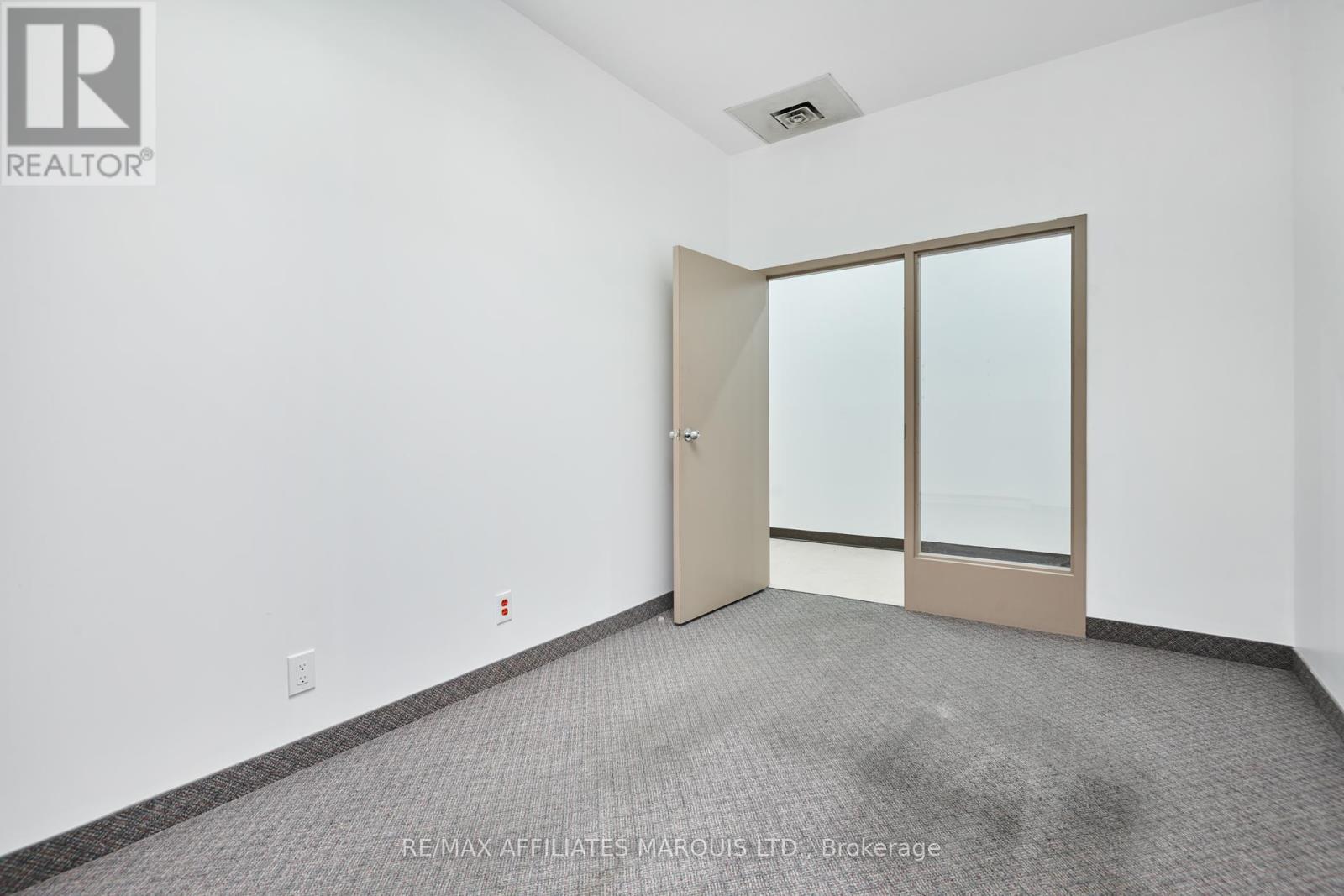 Upstairs/office Room 7 - 41 Second Street W, Cornwall, Ontario  K6J 1G3 - Photo 25 - X12299049