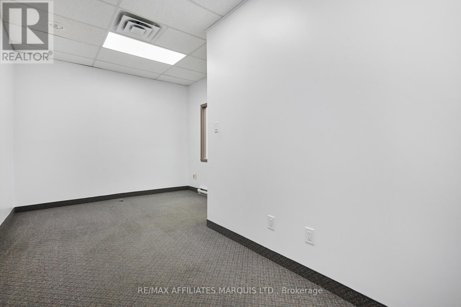Upstairs/office Room 8 - 41 Second Street W, Cornwall, Ontario  K6J 1G3 - Photo 19 - X12299051