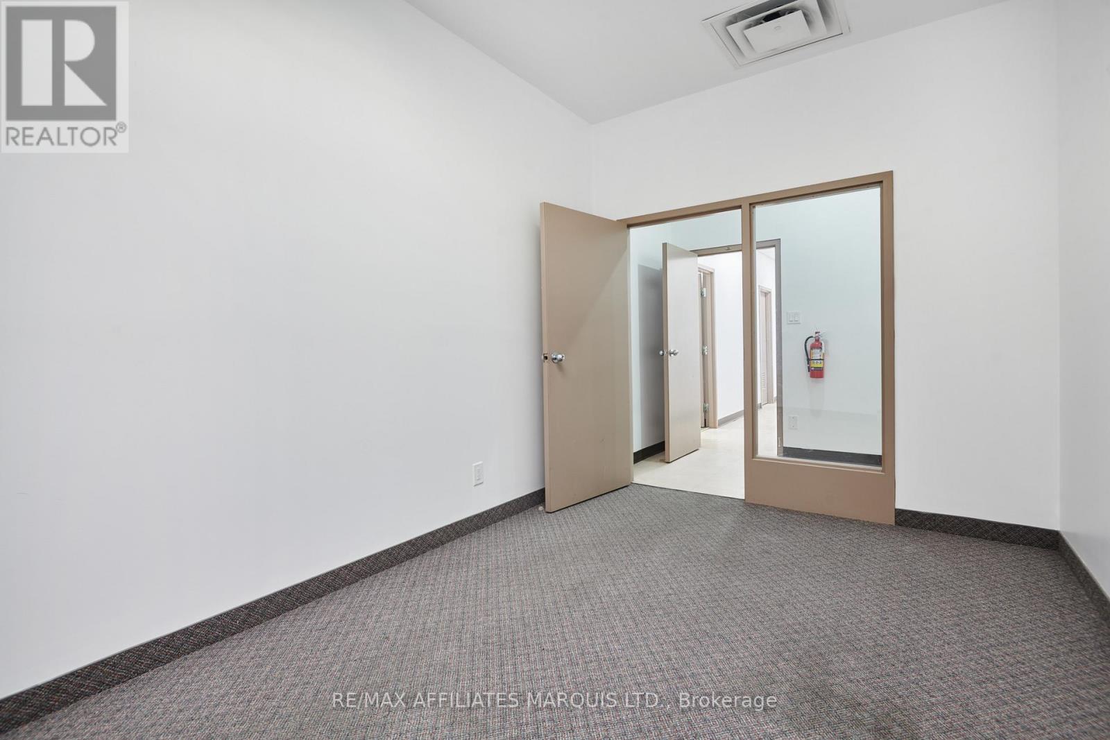 Upstairs/office Room 8 - 41 Second Street W, Cornwall, Ontario  K6J 1G3 - Photo 23 - X12299051
