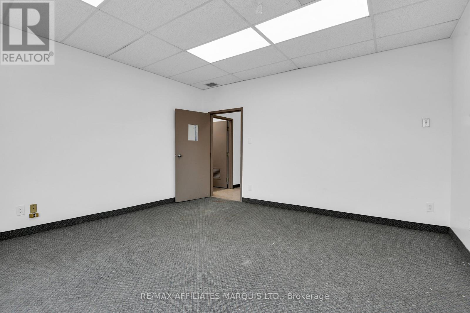 Upstairs/office Room 9 - 41 Second Street W, Cornwall, Ontario  K6J 1G3 - Photo 9 - X12299053