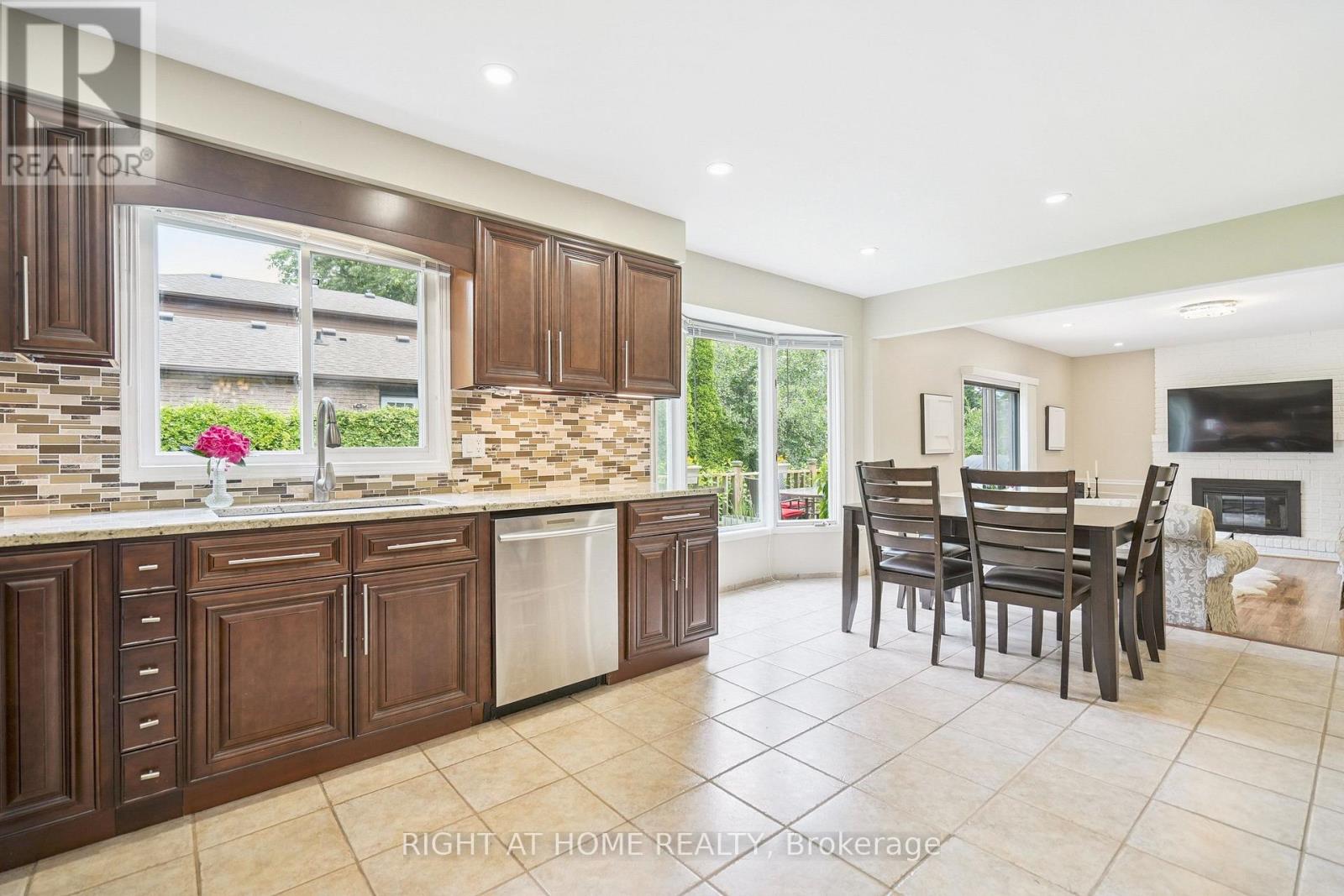 309 Amberly Boulevard, Hamilton (Ancaster), Ontario  L9G 4B6 - Photo 10 - X12299052