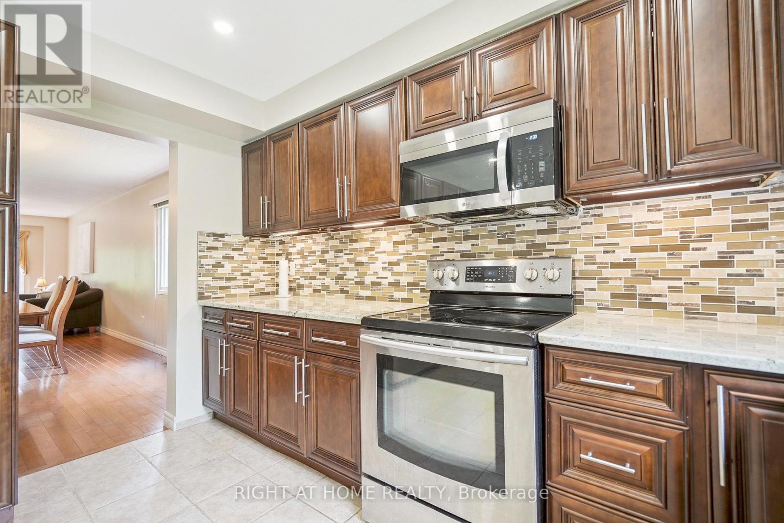 309 Amberly Boulevard, Hamilton (Ancaster), Ontario  L9G 4B6 - Photo 8 - X12299052