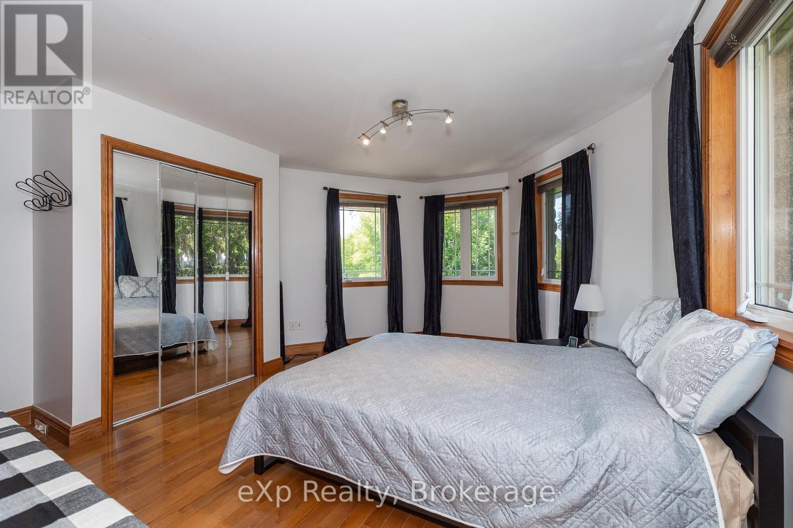 910 26th Street E, Owen Sound, Ontario  N4K 5N3 - Photo 24 - X12281731