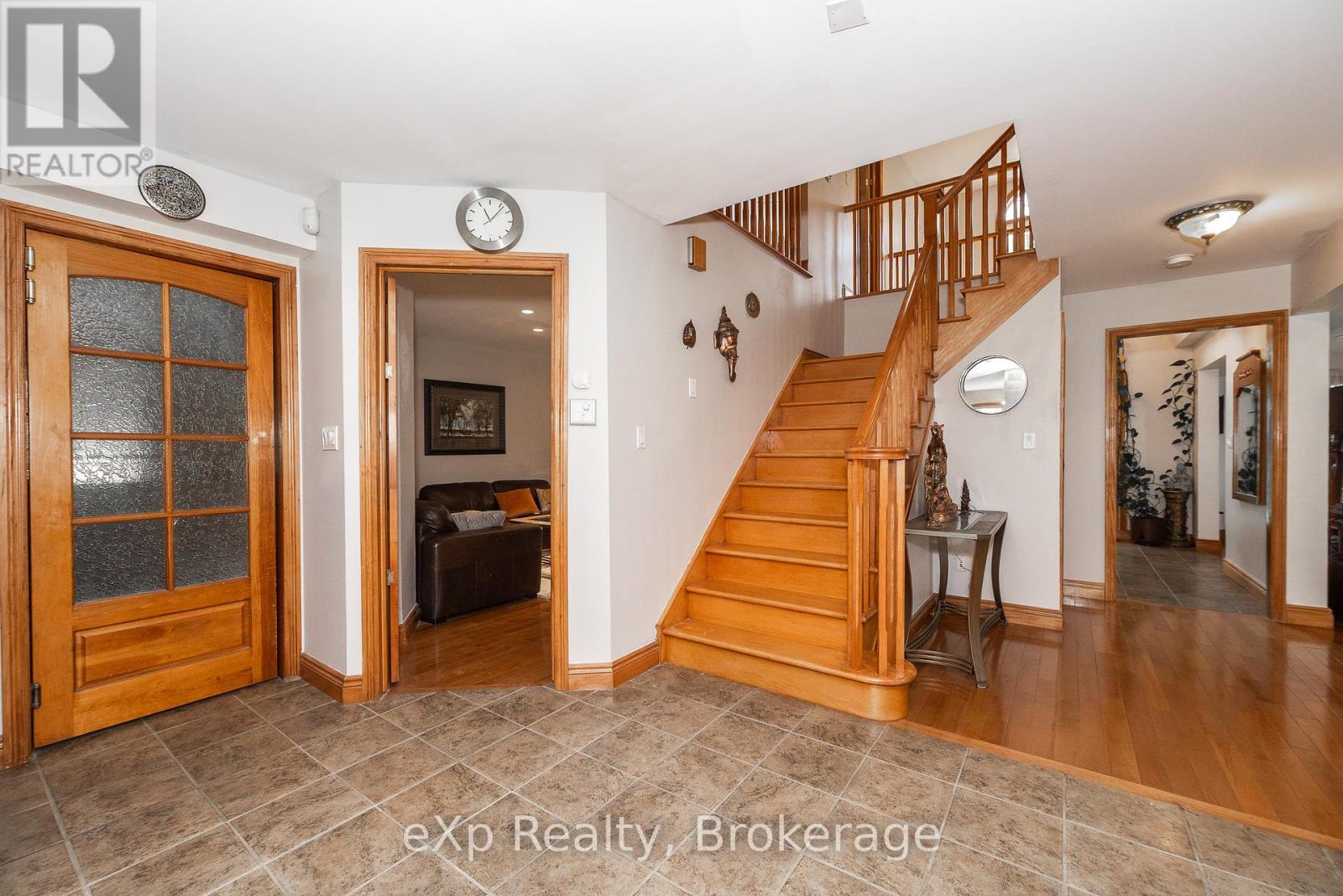 910 26th Street E, Owen Sound, Ontario  N4K 5N3 - Photo 11 - X12281731