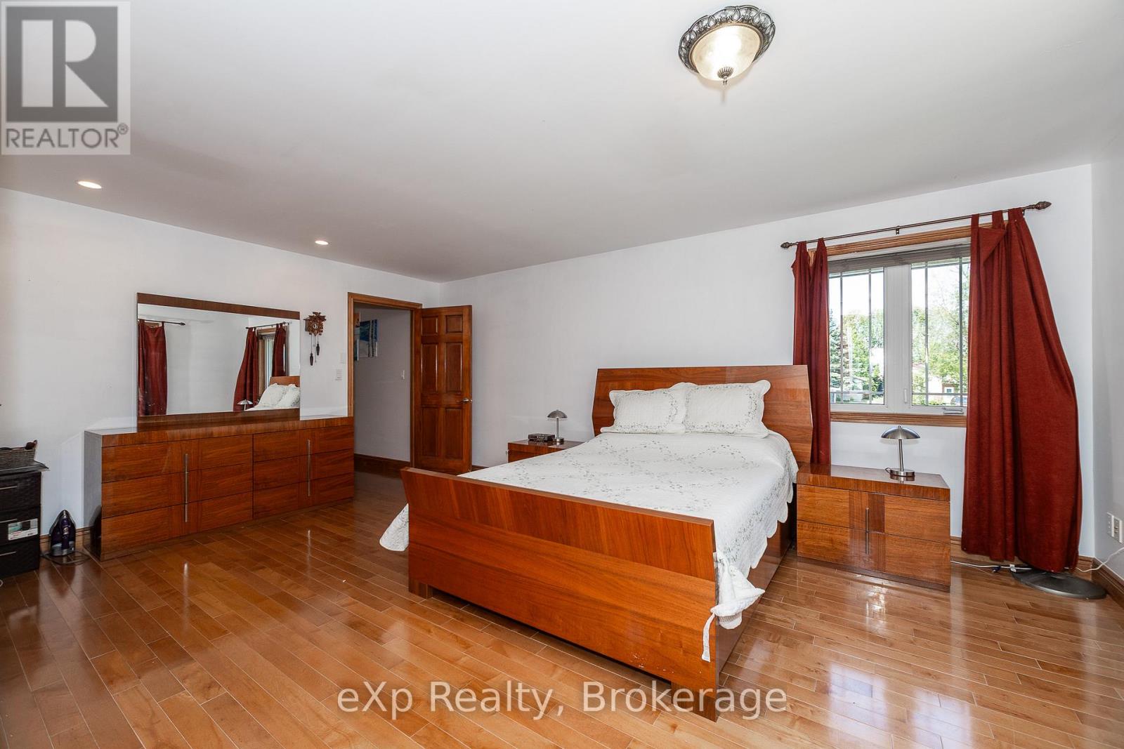 910 26th Street E, Owen Sound, Ontario  N4K 5N3 - Photo 21 - X12281731