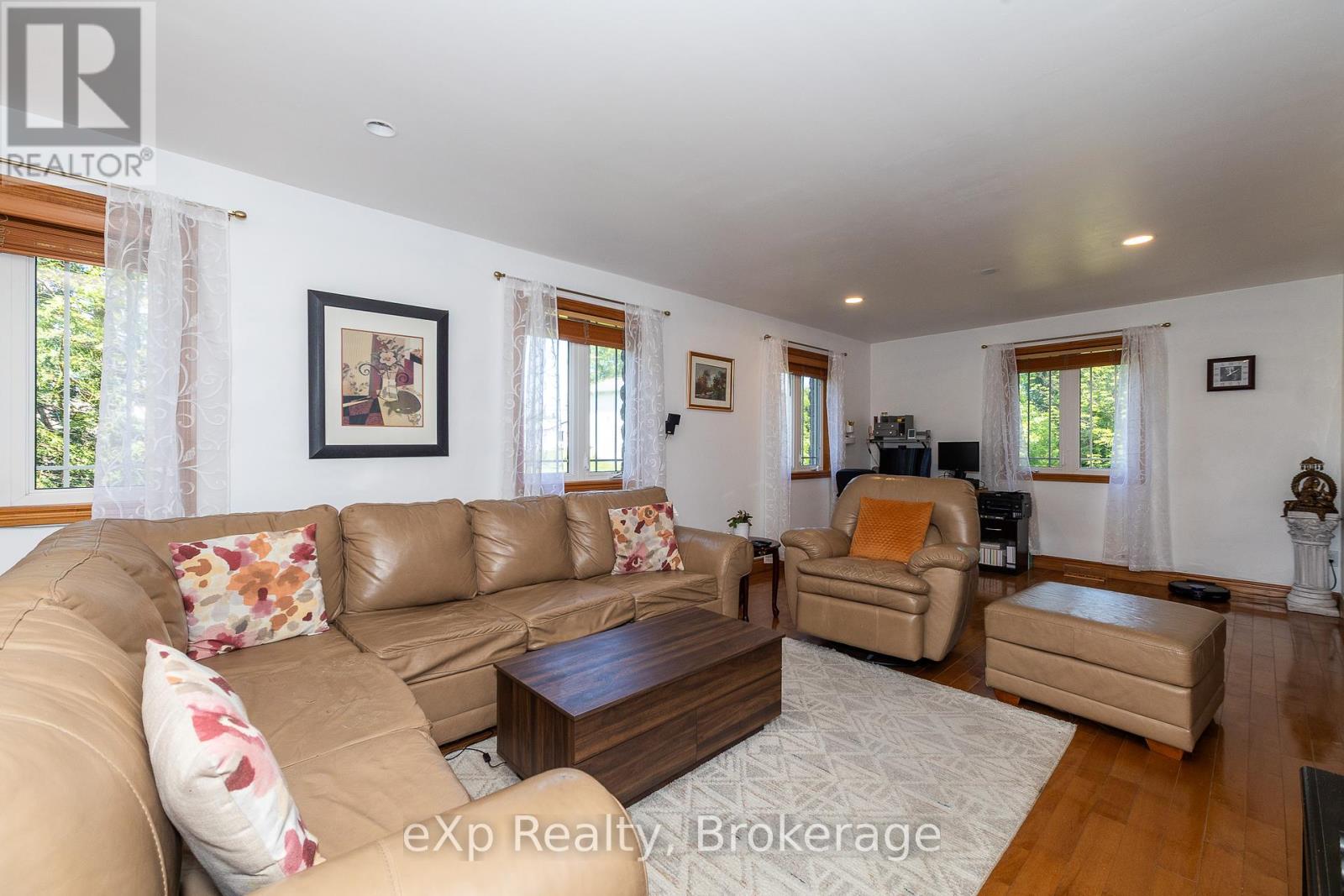 910 26th Street E, Owen Sound, Ontario  N4K 5N3 - Photo 16 - X12281731