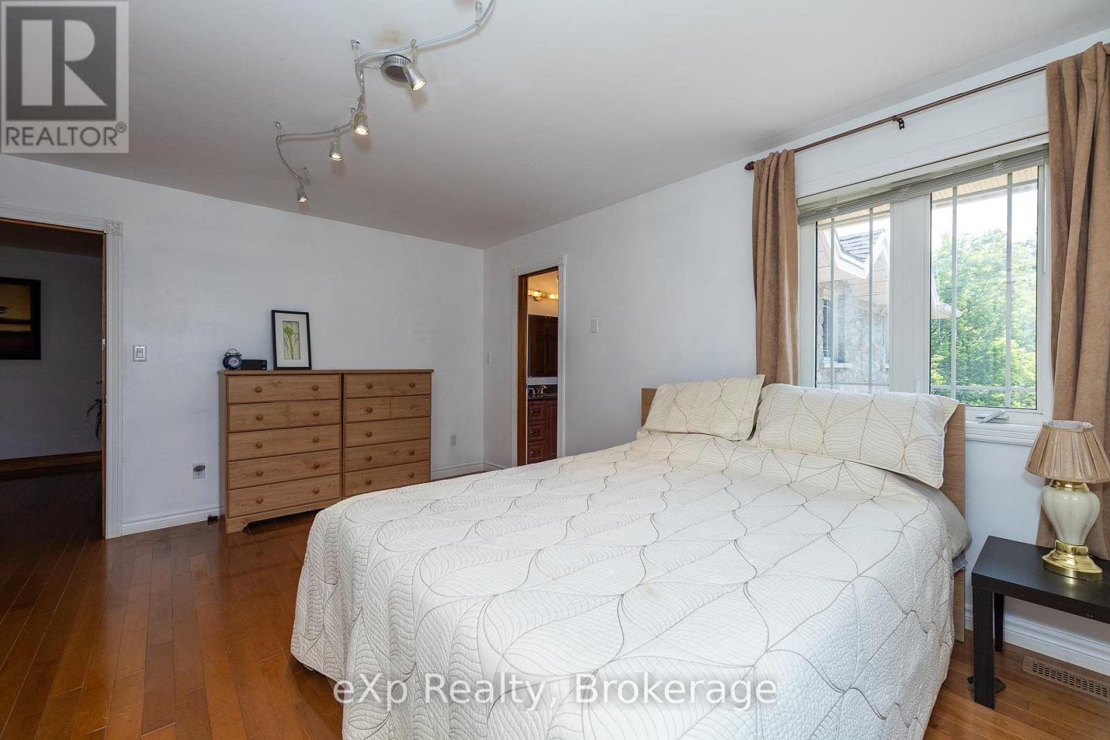 910 26th Street E, Owen Sound, Ontario  N4K 5N3 - Photo 26 - X12281731
