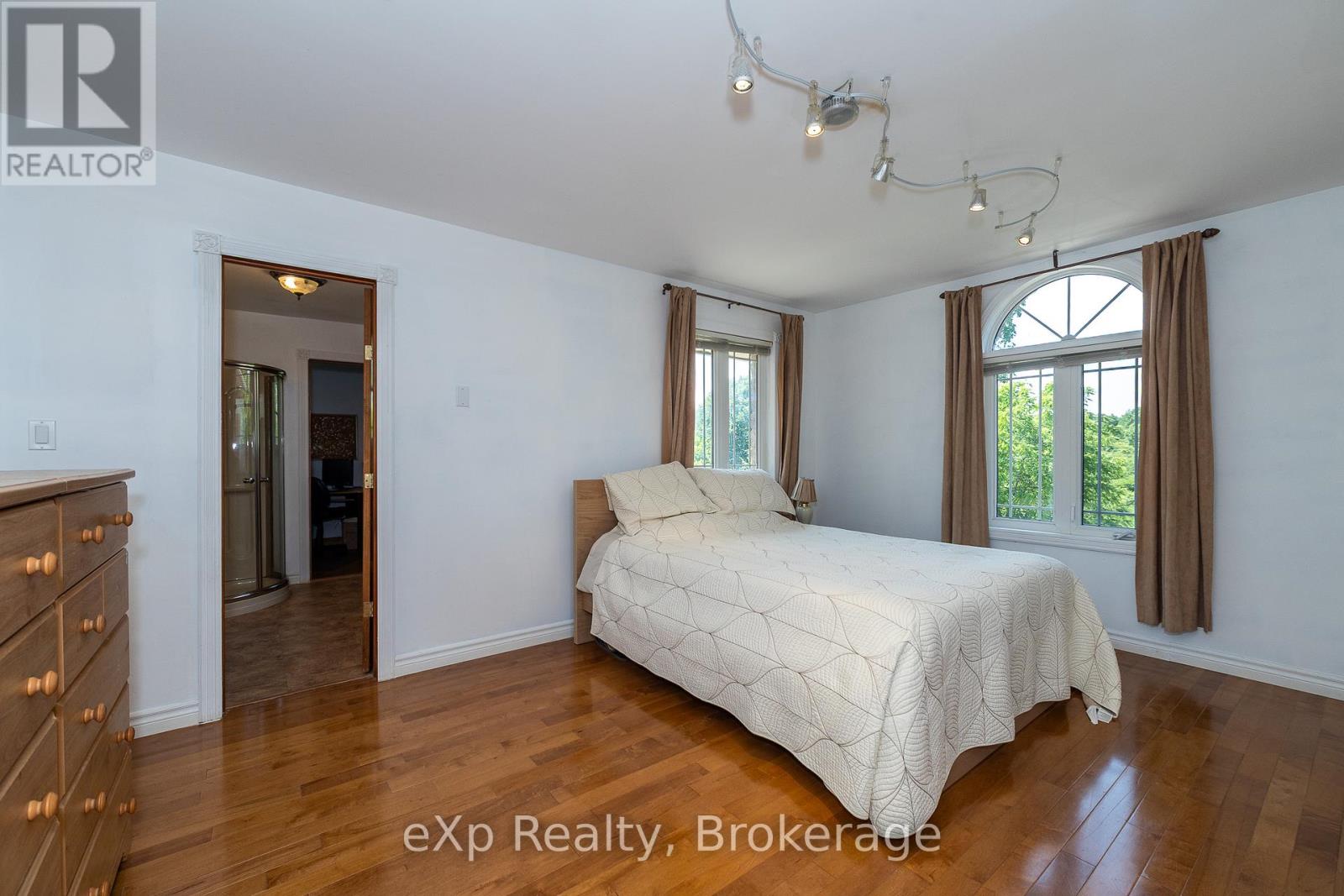 910 26th Street E, Owen Sound, Ontario  N4K 5N3 - Photo 27 - X12281731