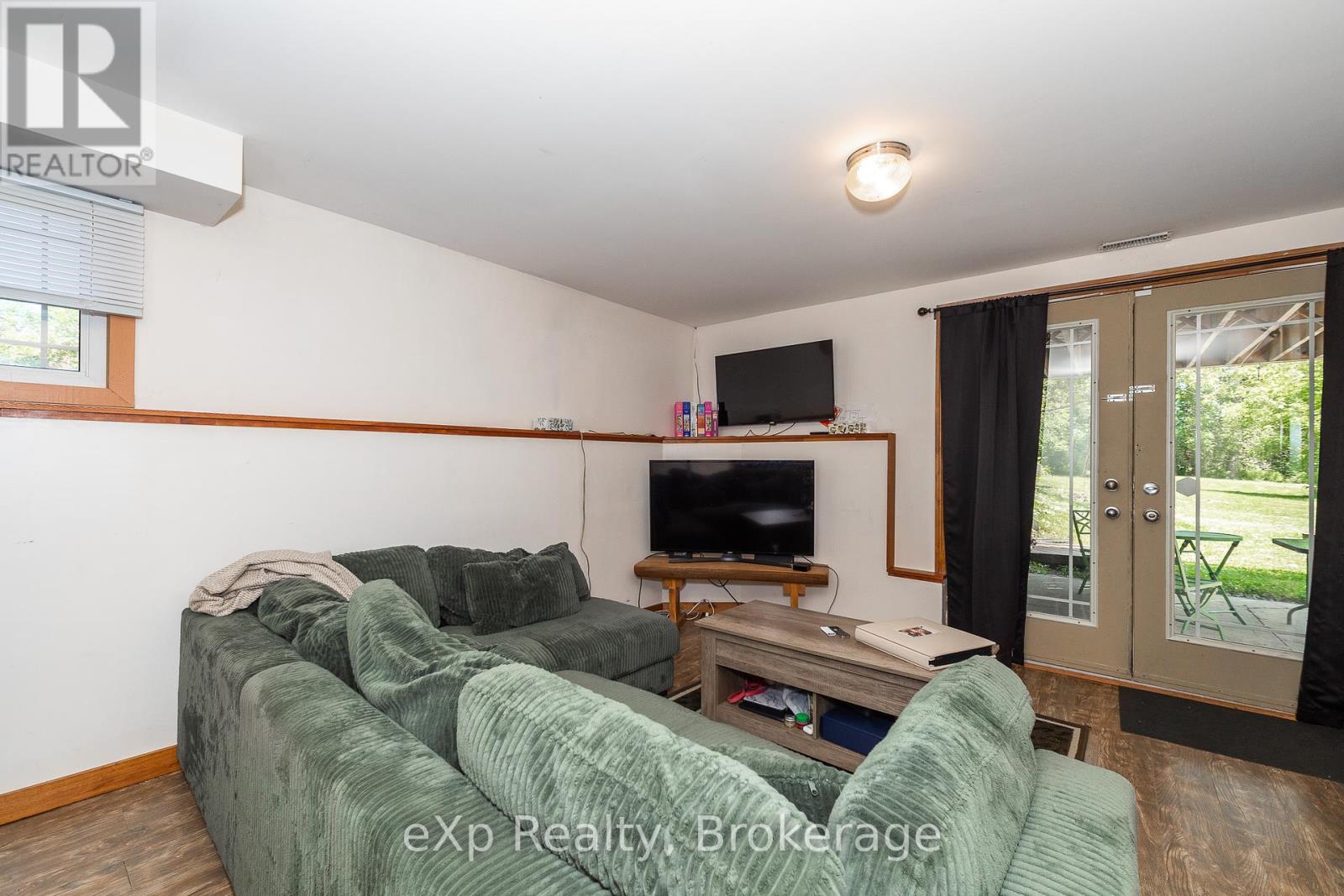 910 26th Street E, Owen Sound, Ontario  N4K 5N3 - Photo 37 - X12281731