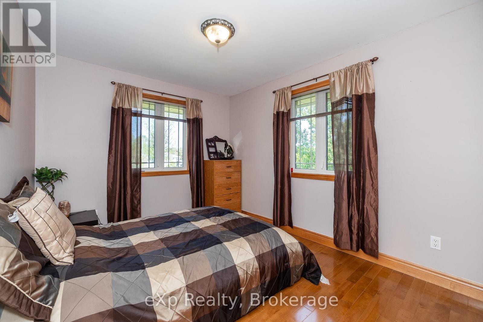 910 26th Street E, Owen Sound, Ontario  N4K 5N3 - Photo 30 - X12281731