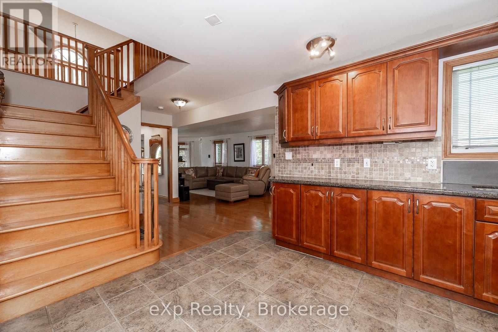 910 26th Street E, Owen Sound, Ontario  N4K 5N3 - Photo 5 - X12281731