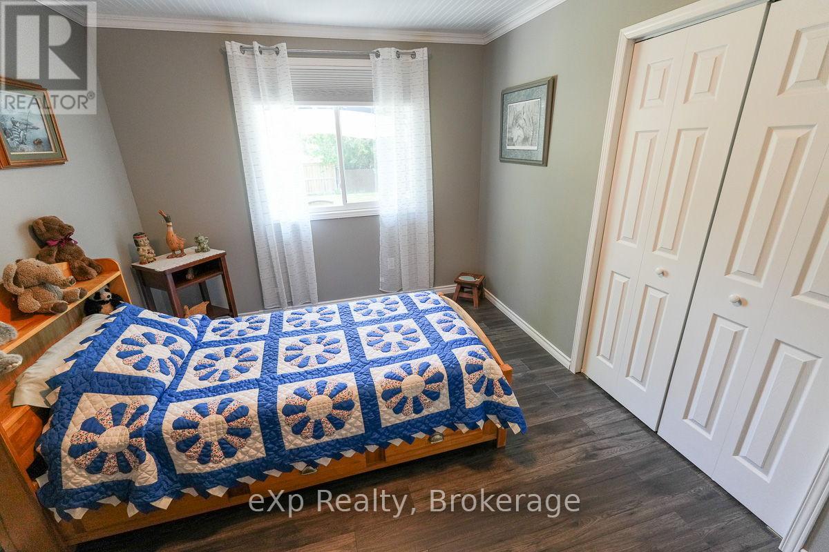 35 Cardinal Avenue, South Bruce Peninsula, Ontario  N0H 2T0 - Photo 22 - X12297845