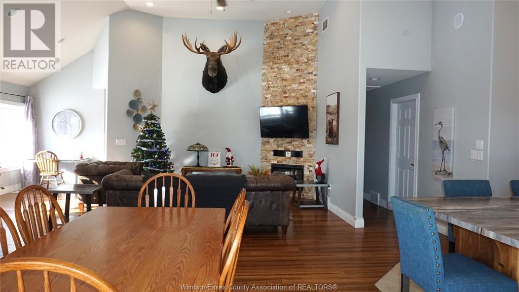 Property at 2125 FRONT image 2