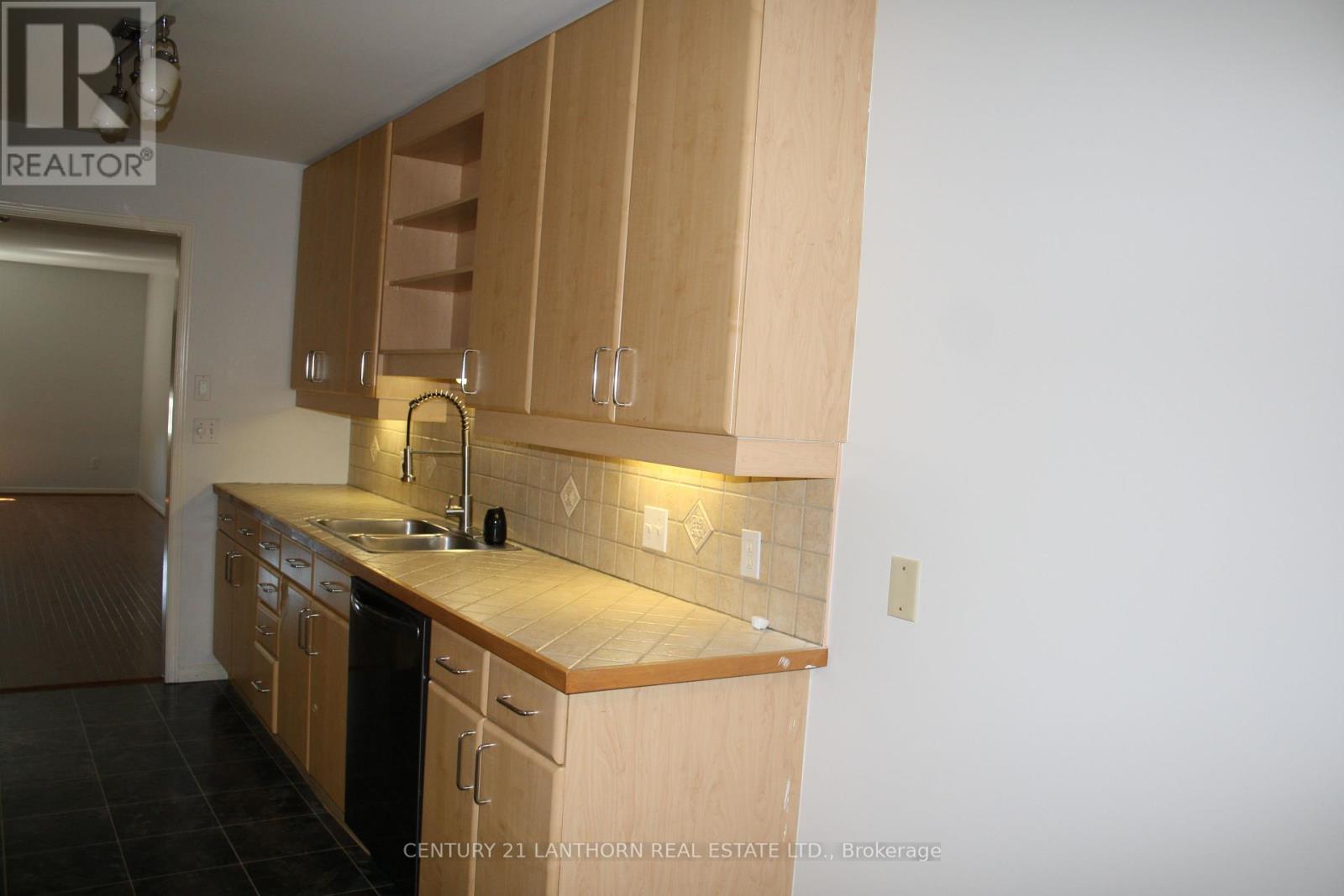 Property at 19 PINEGROVE COURT image 4