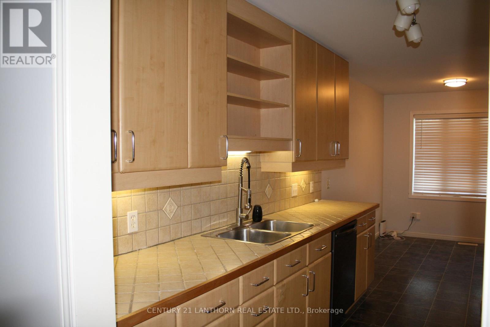 Property at 19 PINEGROVE COURT image 5