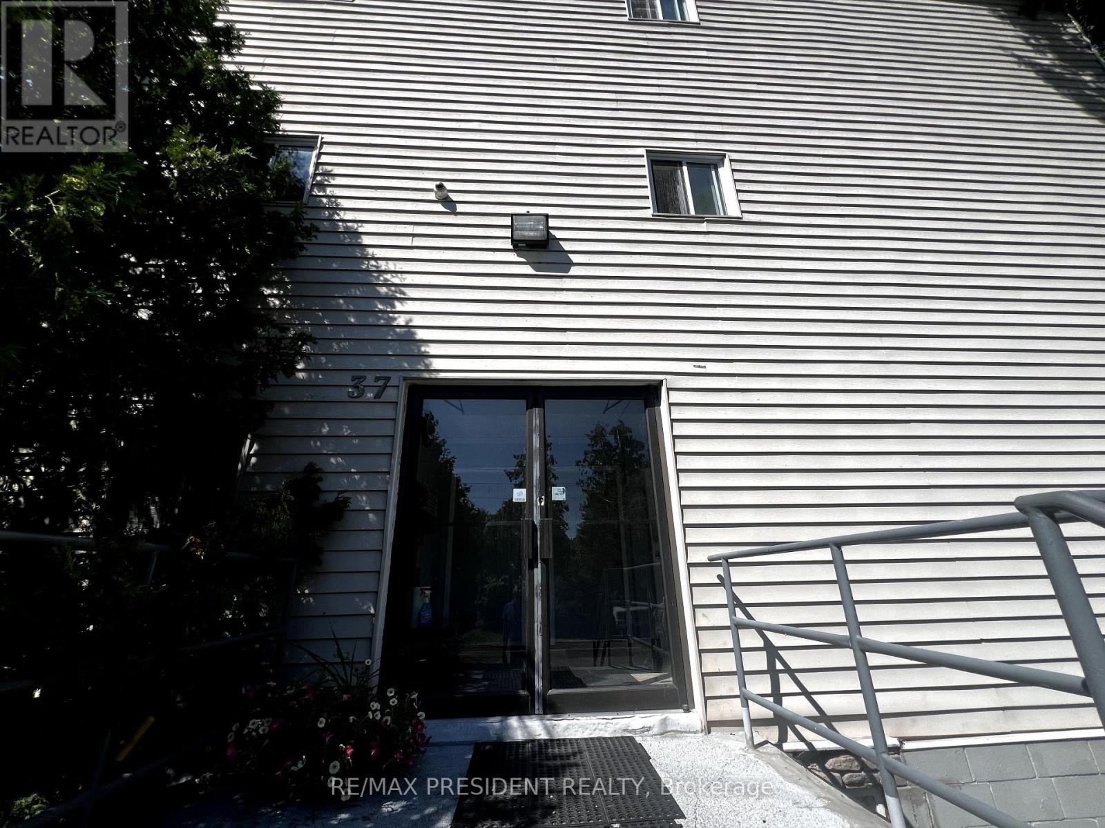 37 Bond Street S, Hamilton, Ontario  L9H 3H2 - Photo 7 - X12299129