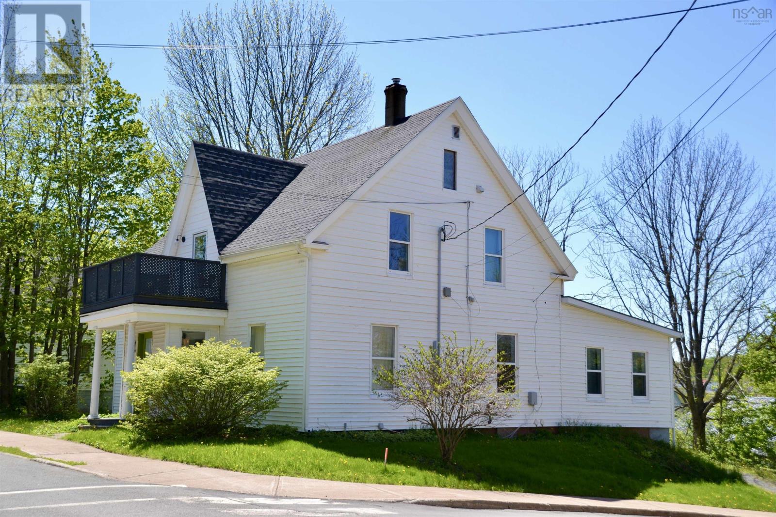 Property at 399 MacDonald Street image 3