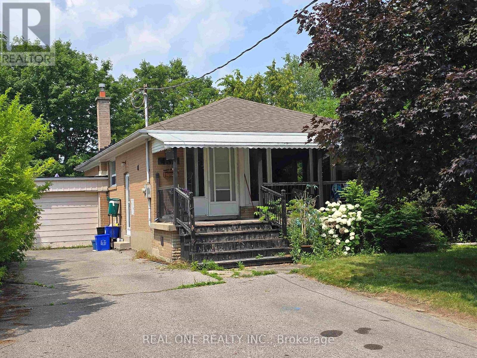 Property at 433 FERNLEIGH CIRCLE S image 1