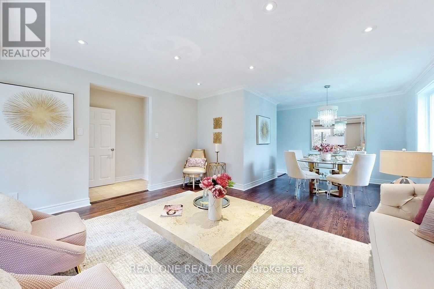 Property at 433 FERNLEIGH CIRCLE S image 2