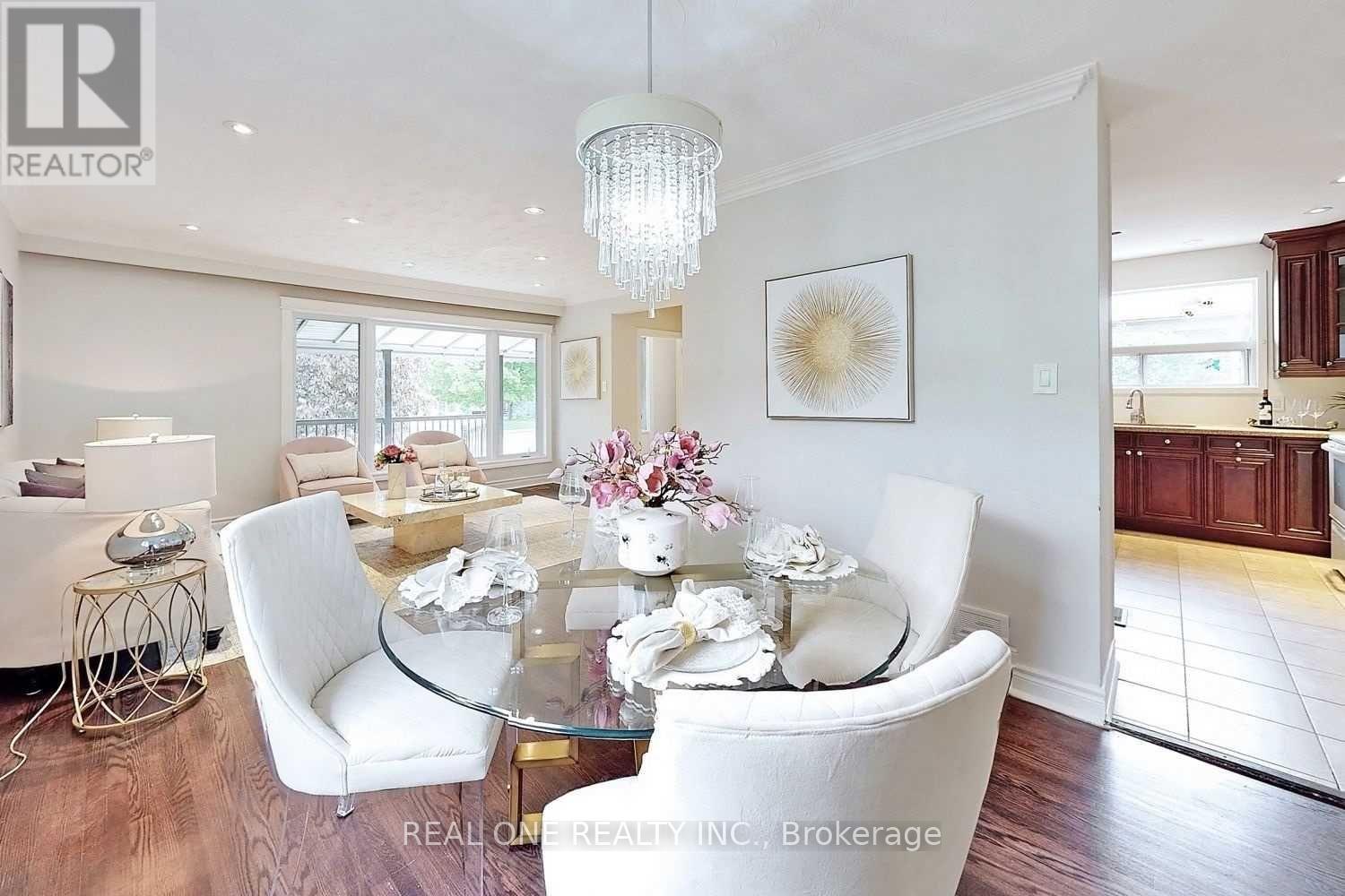 Property at 433 FERNLEIGH CIRCLE S image 4