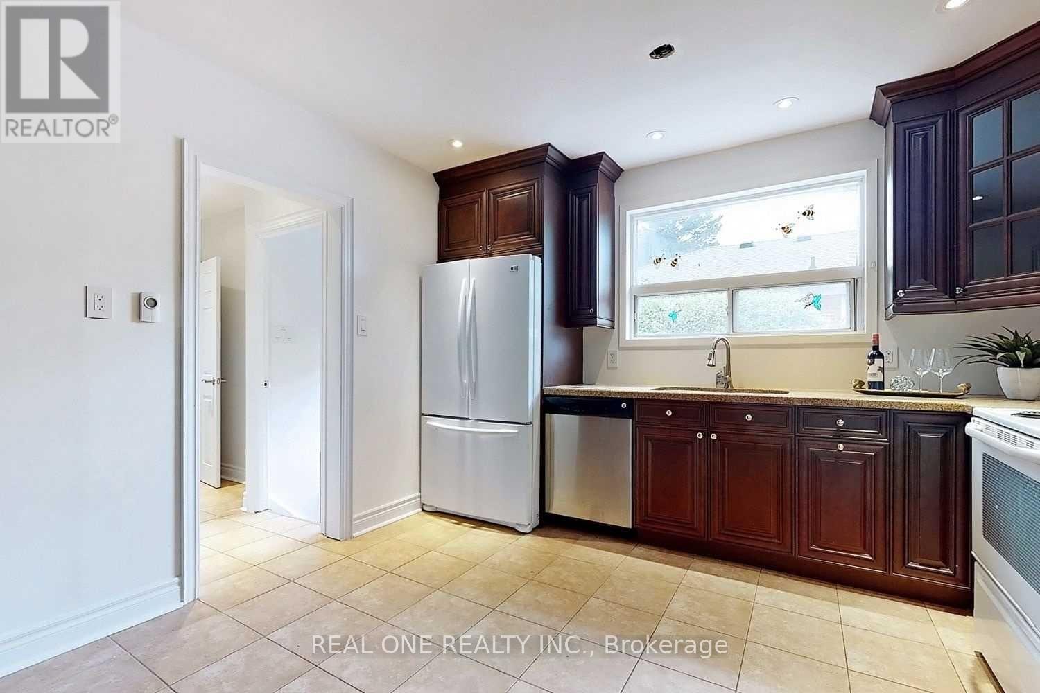 Property at 433 FERNLEIGH CIRCLE S image 5