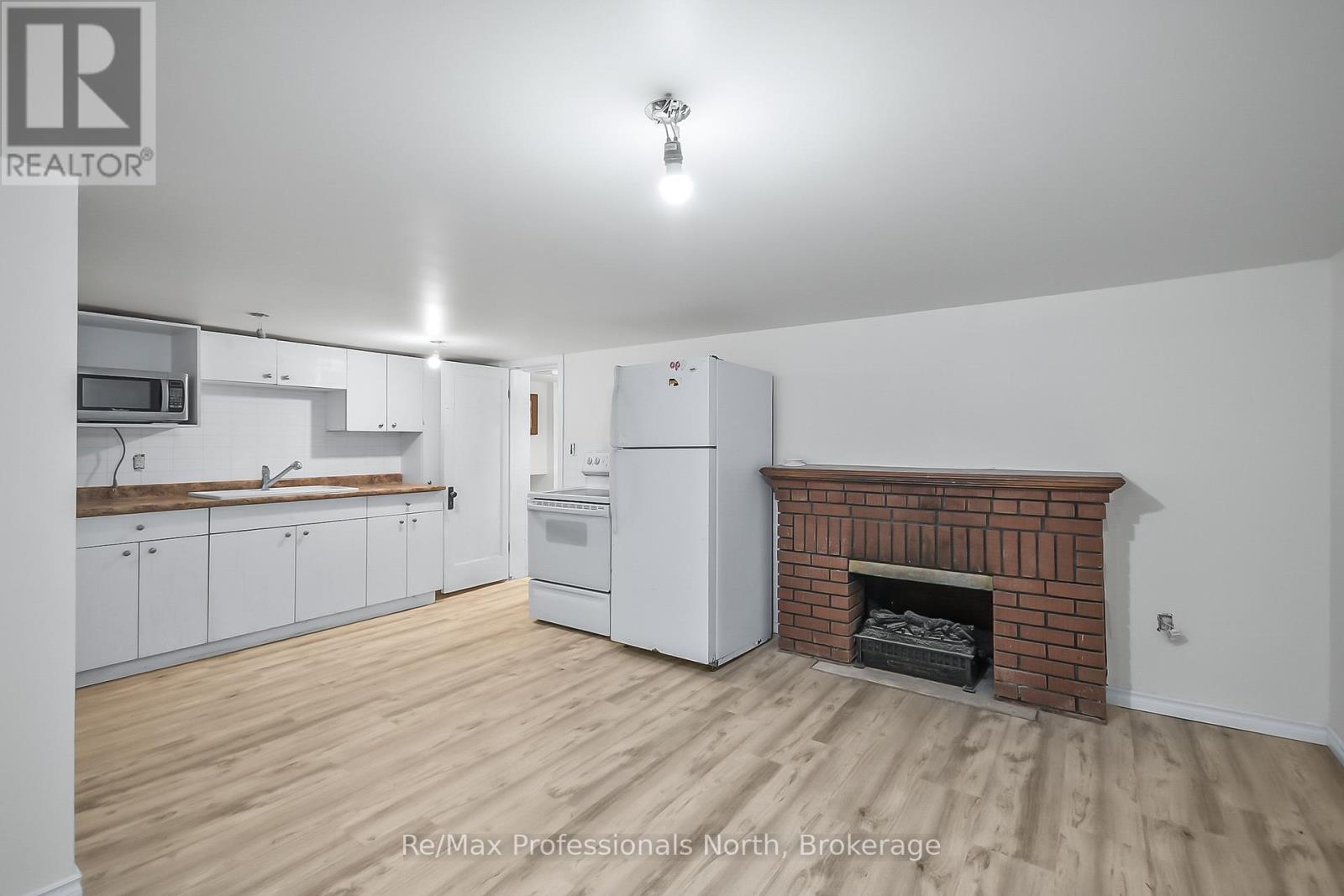 175 Sarah Street S, Gravenhurst, Ontario  P1P 1H7 - Photo 33 - X12299195