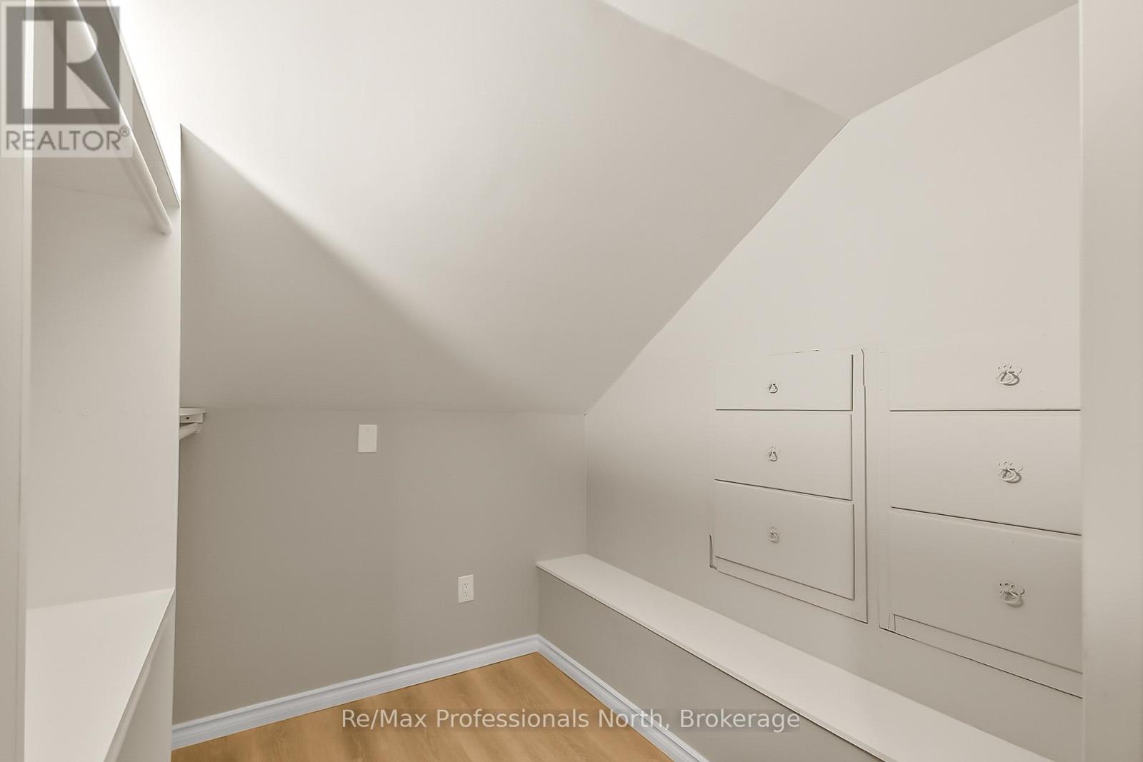 175 Sarah Street S, Gravenhurst, Ontario  P1P 1H7 - Photo 37 - X12299195