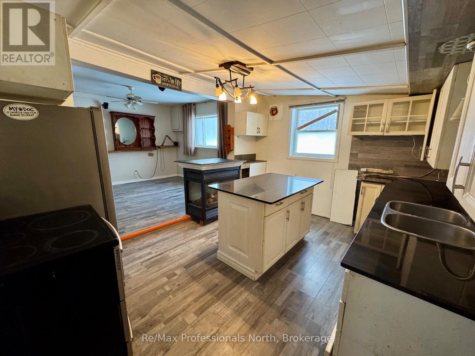 360 Muskoka Beach Road, Gravenhurst, Ontario  P1P 1M6 - Photo 4 - X12299201