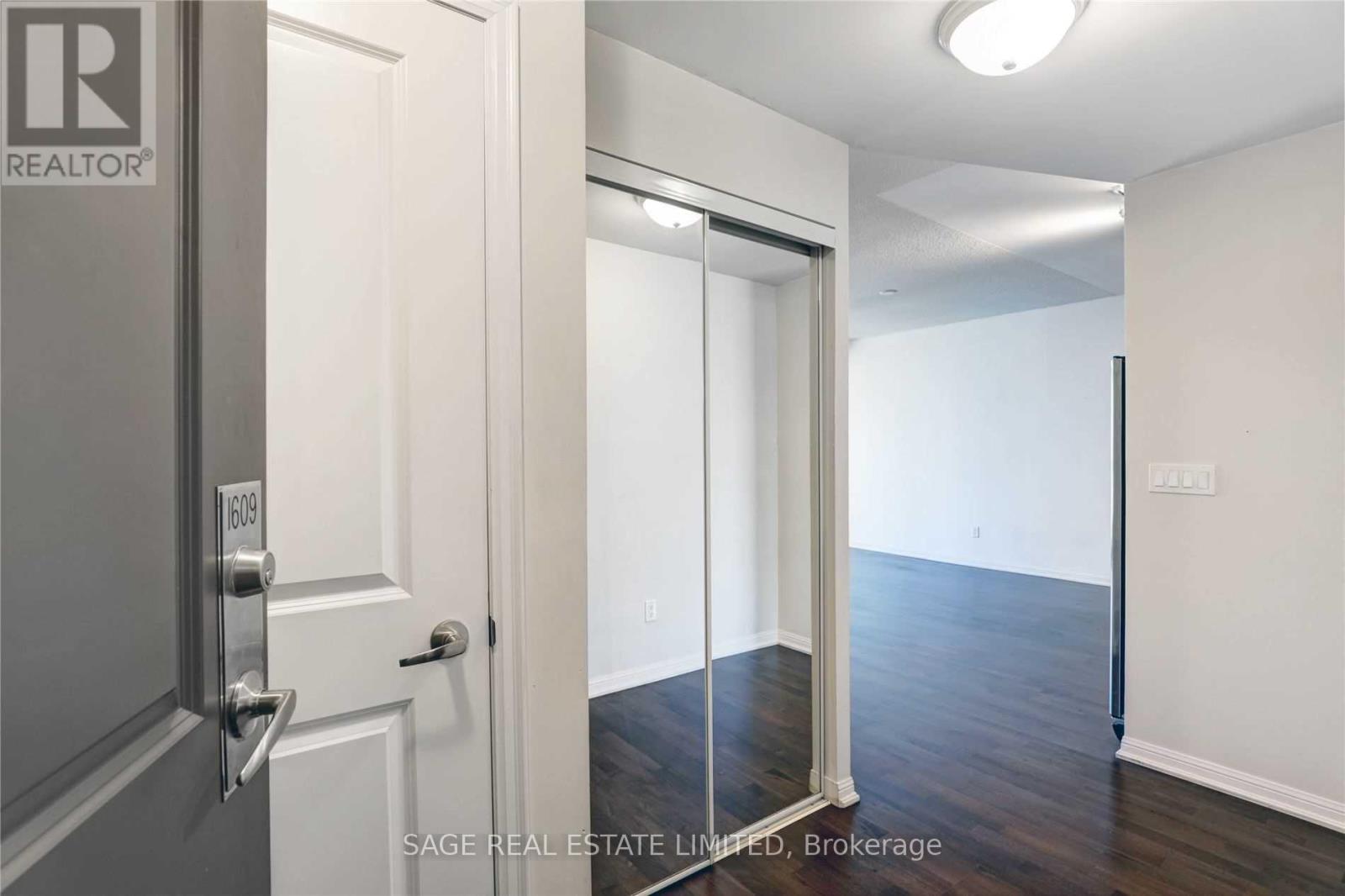 1609 - 21 Grand Magazine Street, Toronto, Ontario  M5V 1B5 - Photo 3 - C12299196