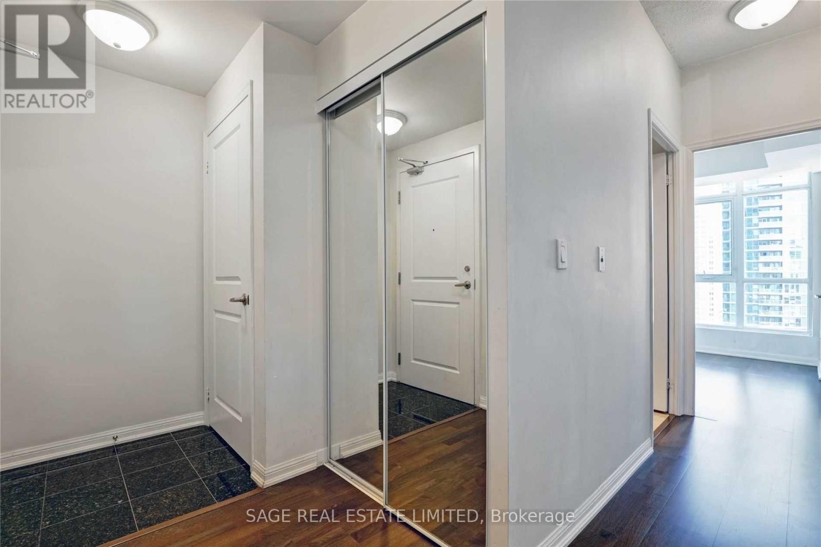 1609 - 21 Grand Magazine Street, Toronto, Ontario  M5V 1B5 - Photo 4 - C12299196
