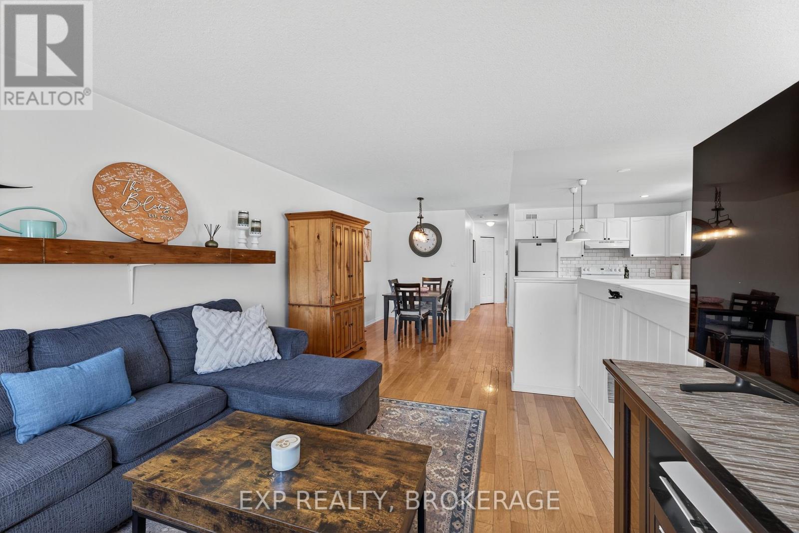 Property at 790 PEACHWOOD STREET image 5