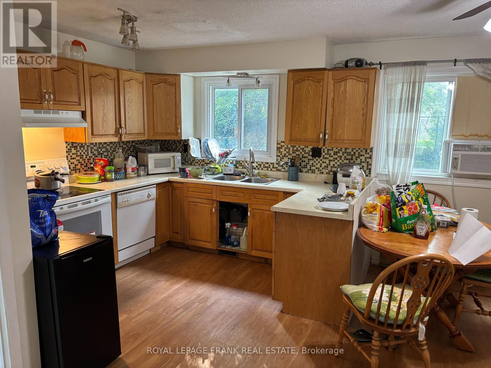 1098 Milne Drive, Kincardine, Ontario  N2Z 1X4 - Photo 5 - X12285604